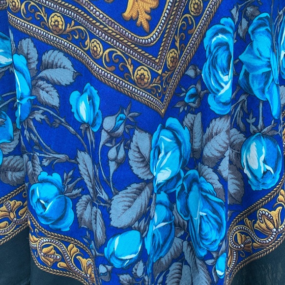 NWT Pavlovosky Posad Shawl w/Floral Pattern, Black, Blue & Gold. 146cm w/fringe - Picture 2 of 16